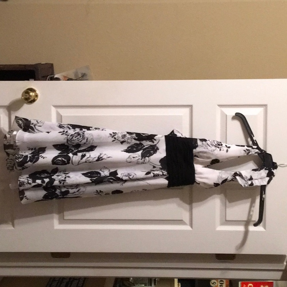 Halter dress White House black market size 2